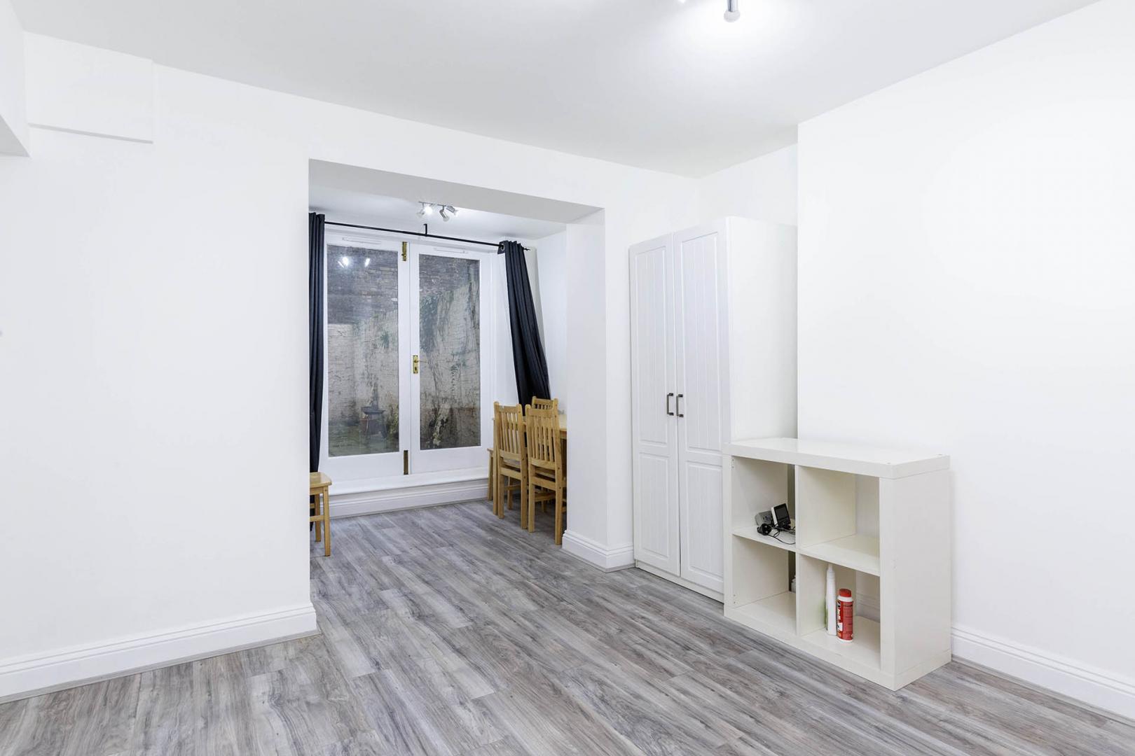 Newly painted two double bedroom flat with study near Regents Park and to tube! Cosway Street, Marylebone